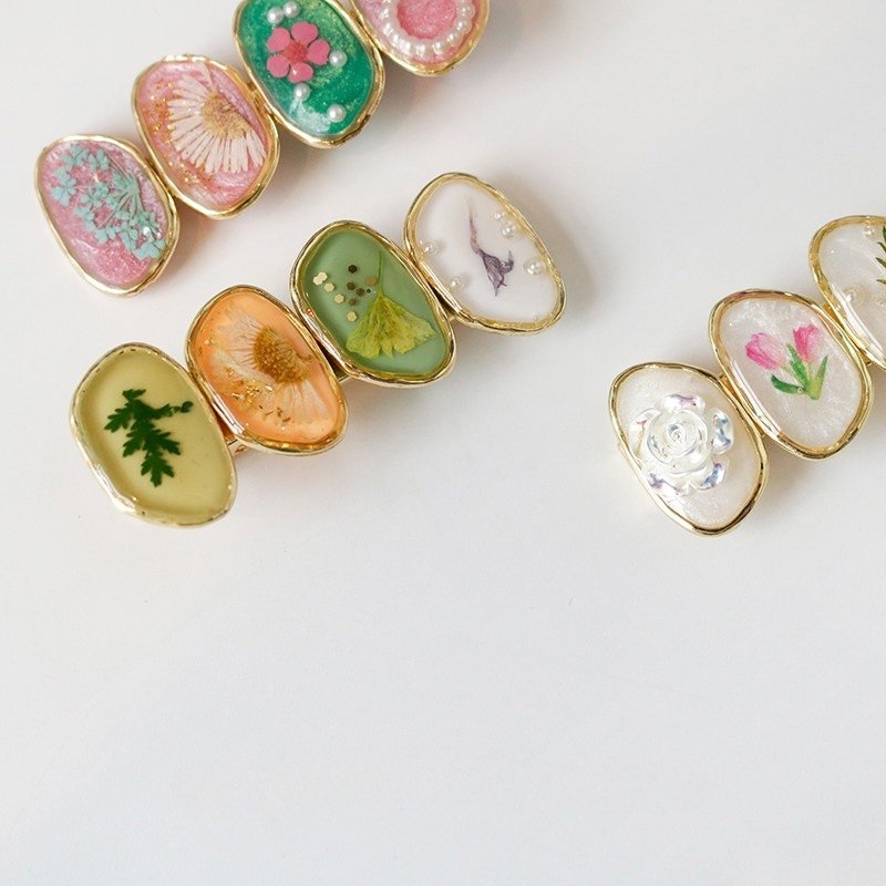 Vintage Floral Resin Hair Clip